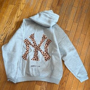 Aerec Light Gray Hoodie NY Yankees